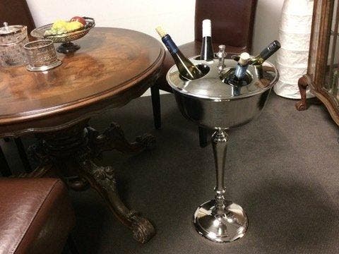 Champagne koeler - Wijnkoeler op hoge standaard - a tribute, Antiquités & Art, Antiquités | Meubles | Tables