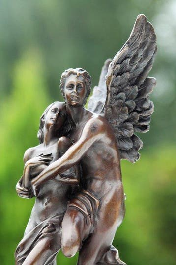 sculptuur, Een bronzen beeld van Cupido en Psyche. - 32 cm -