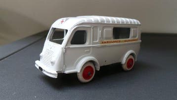 1:43 - Voiture miniature - Ambulance municipale, Nieuw