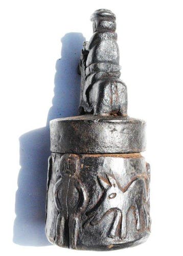 Oud rijkelijk versierd houten voorwerp met deksel, 20,5 cm,, Antiek en Kunst