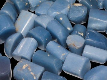 4 kg Aqua Blue Angelite getrommelde kiezelstenen (10–20 mm)