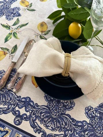 Elegante tafellaken voor grote tafels aan de Amalfikust met