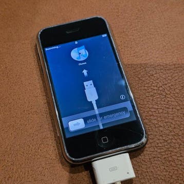 Apple iPhone 2G (original) 1st Generation - iPhone - In