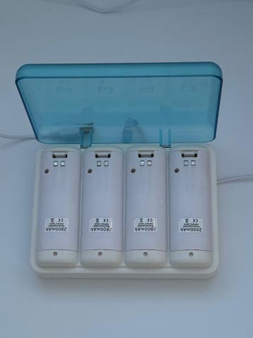 Oplaadstation voor 4 Wii controllers, Verzenden, Gebruikt