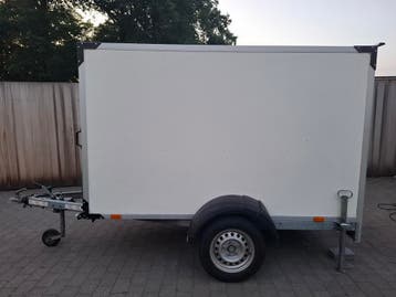 Humbaur gesloten aanhangwagen 750kg geremd, Zo goed als nieuw