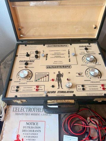 Electro-Therapy Apparatus - Plastic, Metaal