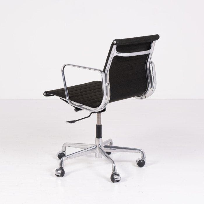 ICF - Charles & Ray Eames - Stoel - EA117 - Aluminium,, Antiek en Kunst, Antiek | Meubels | Stoelen en Sofa's