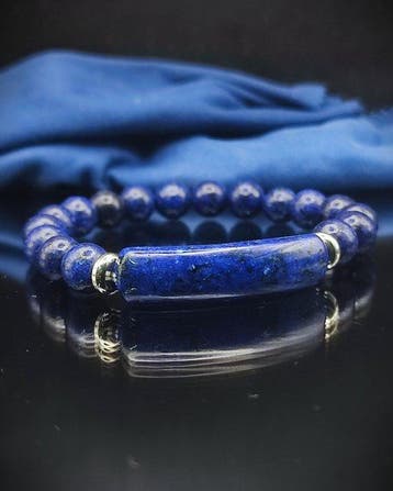 Prachtige facetgeslepen koninklijk gouden lapis lazuli