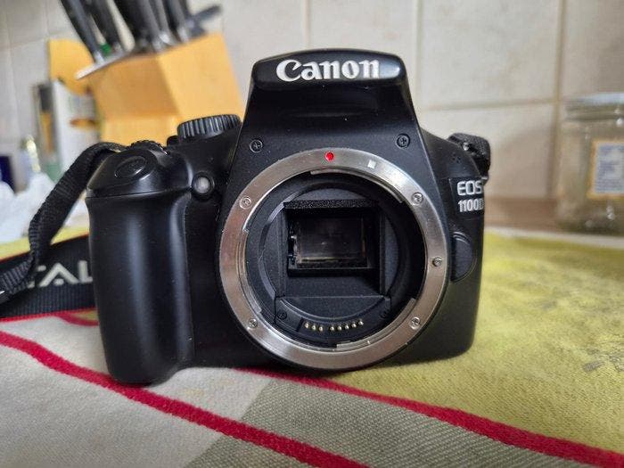 Canon EOS 1100D + EF-S 18-55 III Digitale reflex camera, Audio, Tv en Foto, Fotocamera's Digitaal