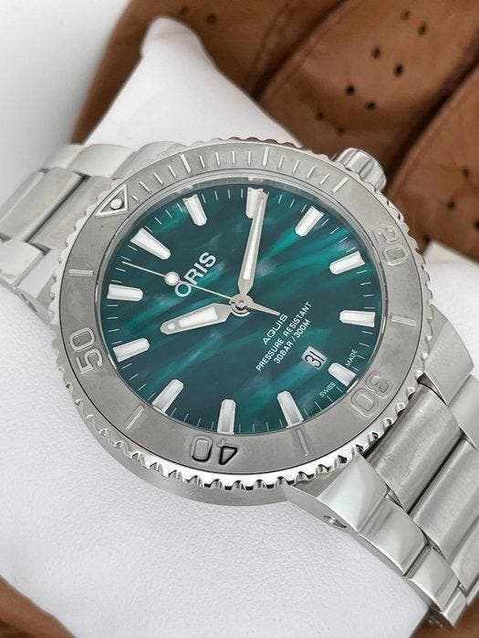 Oris - Aquis Date X Bracenet Automatic - 01 733 7730 4137-07, Handtassen en Accessoires, Horloges | Heren