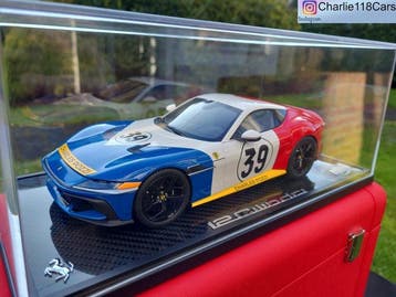 BBR 1:18 - Modelauto - Ferrari 12Cilindri suitcase – Tribute, Nieuw