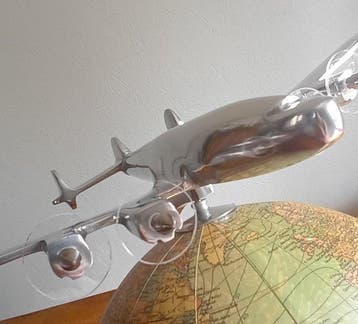 AM Lockheed L-1049 Super Constellation over koloniale rijken