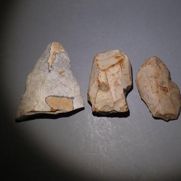 Michelsberg, Neolithisch 3 grote vuurstenen 9 cm lang. Mes -, Verzamelen