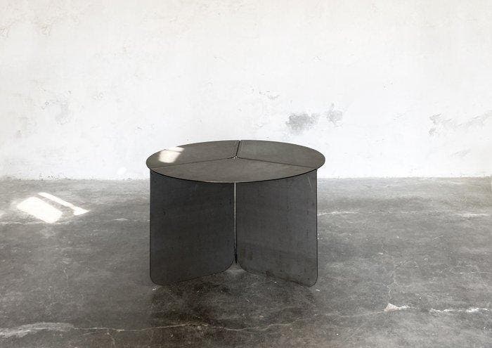 Matteo Giustozzi - Table basse - 120 - tôle brute - Fer, Antiquités & Art, Art | Objets design