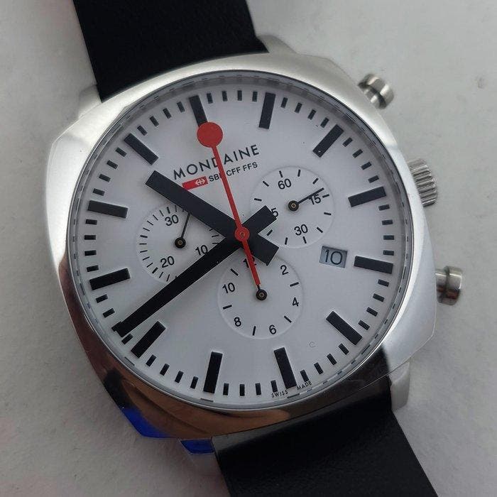 Mondaine - Grand Cushion Chrono - MSL.41410.LBV.SET - Heren, Handtassen en Accessoires, Horloges | Heren