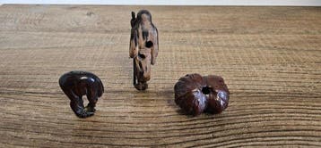 Geen minimumprijs - Lot van 3 Japanse netsuke van hout –