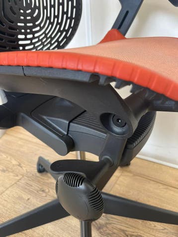 Herman Miller Mirra 2 Oranje - Unieke Configuratie - Refurb, Verzenden, Oranje, Zo goed als nieuw, Bureaustoel