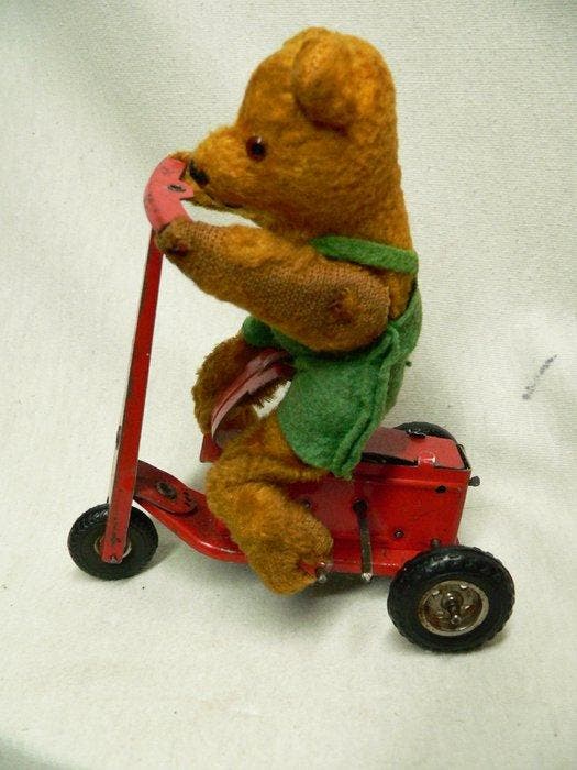 Gebrüder FEWO (Wimmer) - Beer die op een scooter rijdt -, Antiek en Kunst, Antiek | Speelgoed