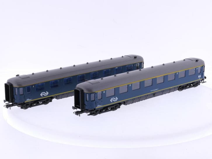 Schaal H0 Roco 4218A.1 en 4218C.1 set van 2 personenrijtu..., Hobby & Loisirs créatifs, Trains miniatures | HO, Enlèvement ou Envoi