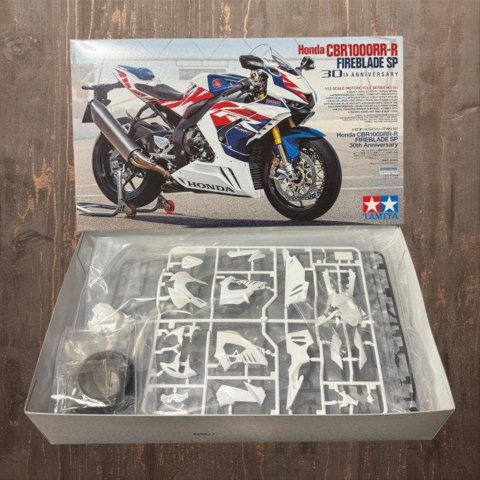 Tamiya - Speelgoedauto 1/12 SCALE Honda CBR1000RR-R, Hobby en Vrije tijd, Modelauto's | 1:5 tot 1:12