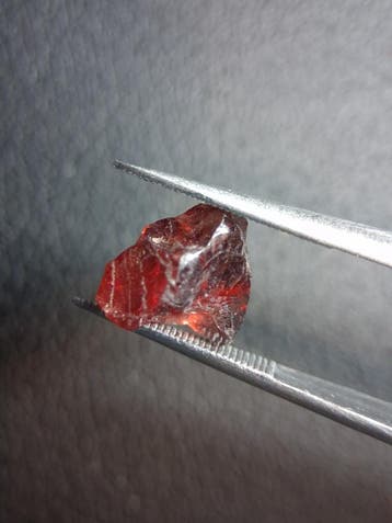 Rough Garnet - 3.330 ct - pyrope almandite - red, Verzenden
