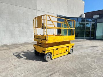 Veiling: Schaarlift Haulotte Compact 8 Elektrisch 2006, Ophalen