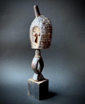 Gardien du reliquaire Mbulu Ngulu - style Kota / Mahongwe -