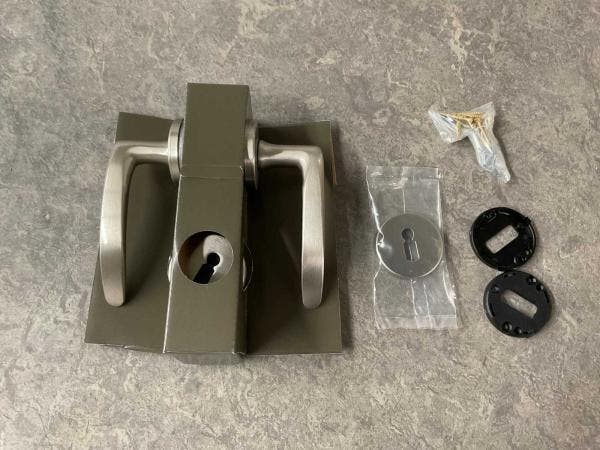 Veiling - 8x Yale deurkrukset Danilio mat vernikkeld, Doe-het-zelf en Bouw, Hang- en Sluitwerk