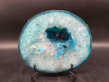 Dalle d’agate cristalline + socle - Hauteur : 15 cm -