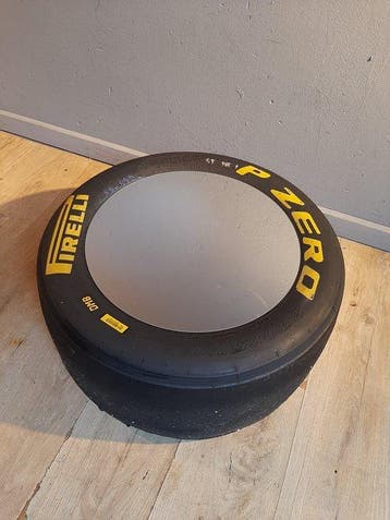 Band (1) - Pirelli - Racing Band / Slick - Formule 2 -, Nieuw