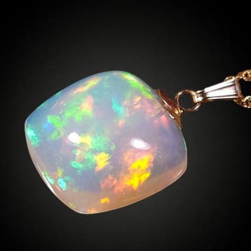 9,55 ct Prachtige Cushion Cut Opal gezet in een goudgevuld