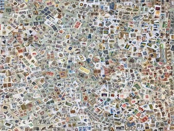 Dans le monde entier - Lot intéressant - Monde entier sur, Timbres & Monnaies