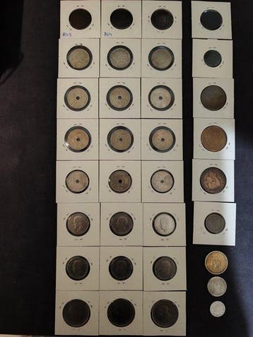 Spanje. Lote 33 monedas (incluye 50 Céntimos, 1 y 2 Pesetas
