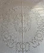 Couvre-lit - 270 cm - 235 cm - Broderie Intaglio