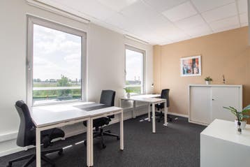 Kantoorruimte voor 5 in Roeselare West Wing Park, Verzenden