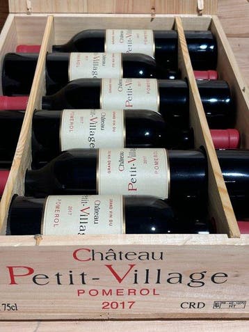 2017 Château Petit Village - Pomerol - 6 Flessen (0.75, Verzamelen, Nieuw
