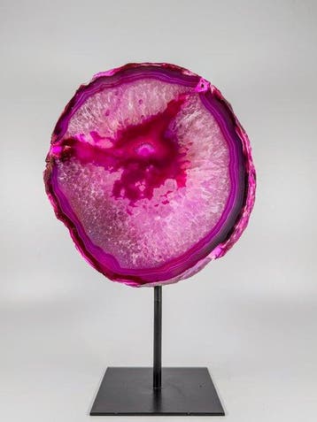 Agate - pink rock crystal geode on stand Geode - Hoogte: 270