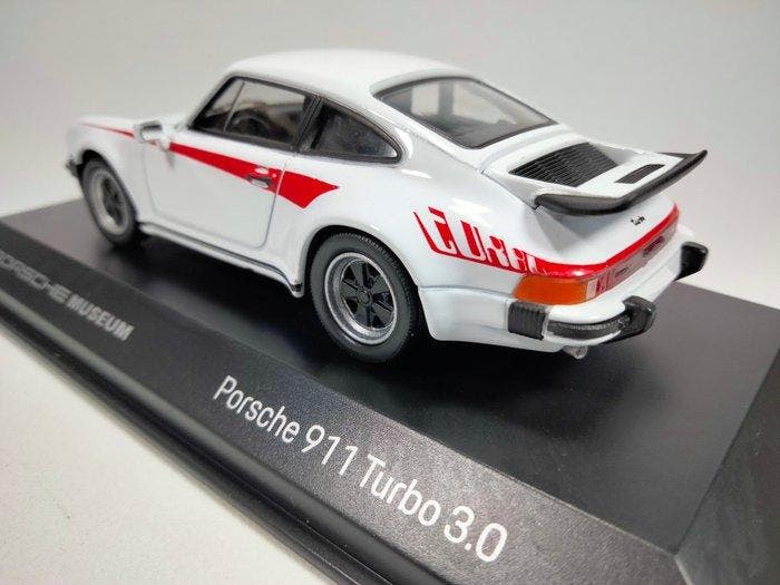 Porsche Museum 1:43 - Model sportwagen - Porsche 911 Turbo, Hobby en Vrije tijd, Modelauto's | 1:5 tot 1:12