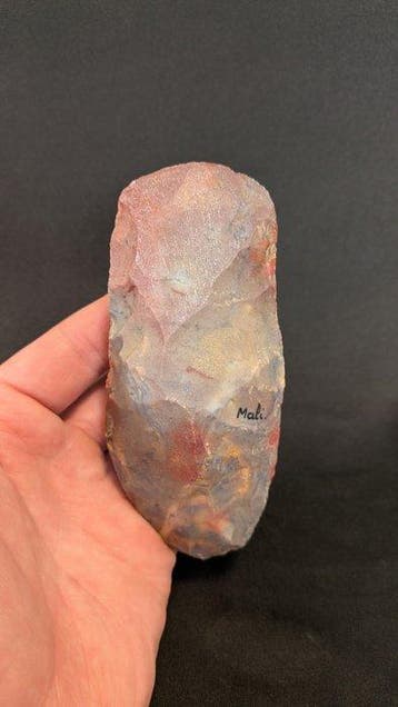 Néolithique Agathe magnifique hache polie en agate - 125 mm