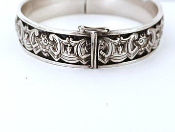 Zilver - Armband - reliëf/ repousse motief