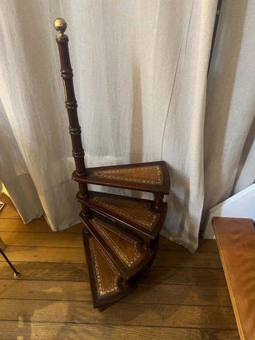Boekenkast - Bijzetetagère met spiraalvormige treden - Hout,