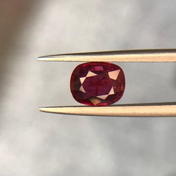 1 pcs Rood Robijn - 1.39 ct - Asian Institute of Gemological