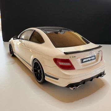GT Spirit 1:18 - Modelauto - Mercedes-Benz C63 AMG, Hobby en Vrije tijd, Nieuw