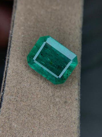 Sans prix de réserve - 1 pcs Émeraude - 4.22 ct -, Nieuw