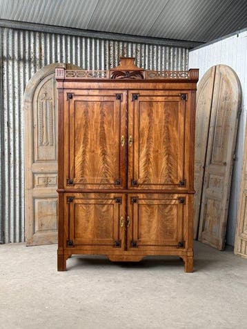 Armoire - cabinet destampes, armoire à linge, cabinet à