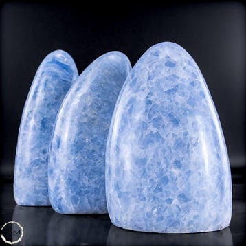 Blauwe calciet-vrije vorm – Zachte elegantie in hemelse