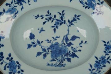 Kangxi (1662-1722) - Kom - Peonies and Blossoms besides