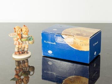 Goebel - M.I. Hummel - Figure - Hausmütterchen Letzte
