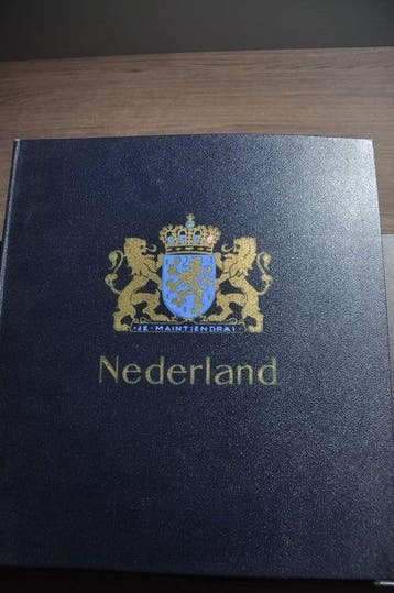 Nederland - Verzameling met veel postfris in een DAVO album,