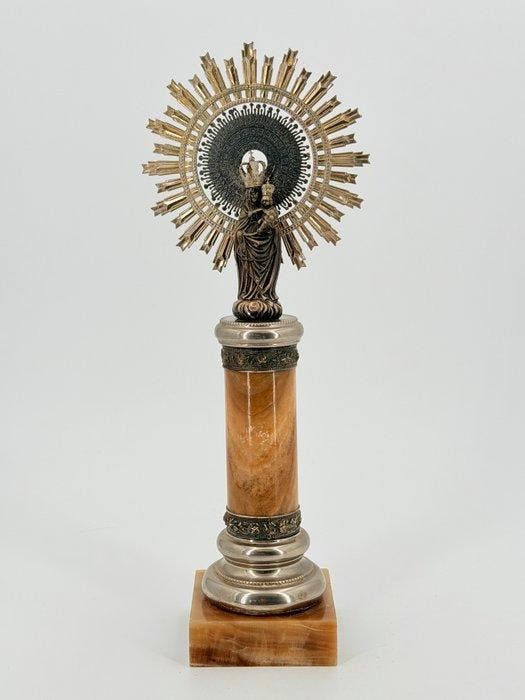 Figuur - Virgen en Columna - 39 cm - Zilver, Marmer, Antiek en Kunst, Kunst | Niet-Westerse kunst